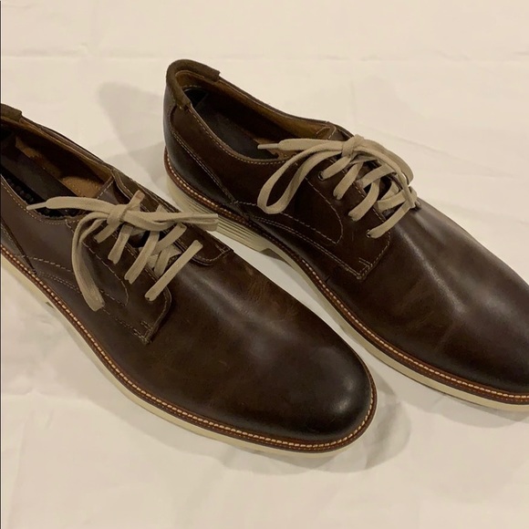 Like new 9.5 Dockers brown leather shoes - Picture 2 of 4